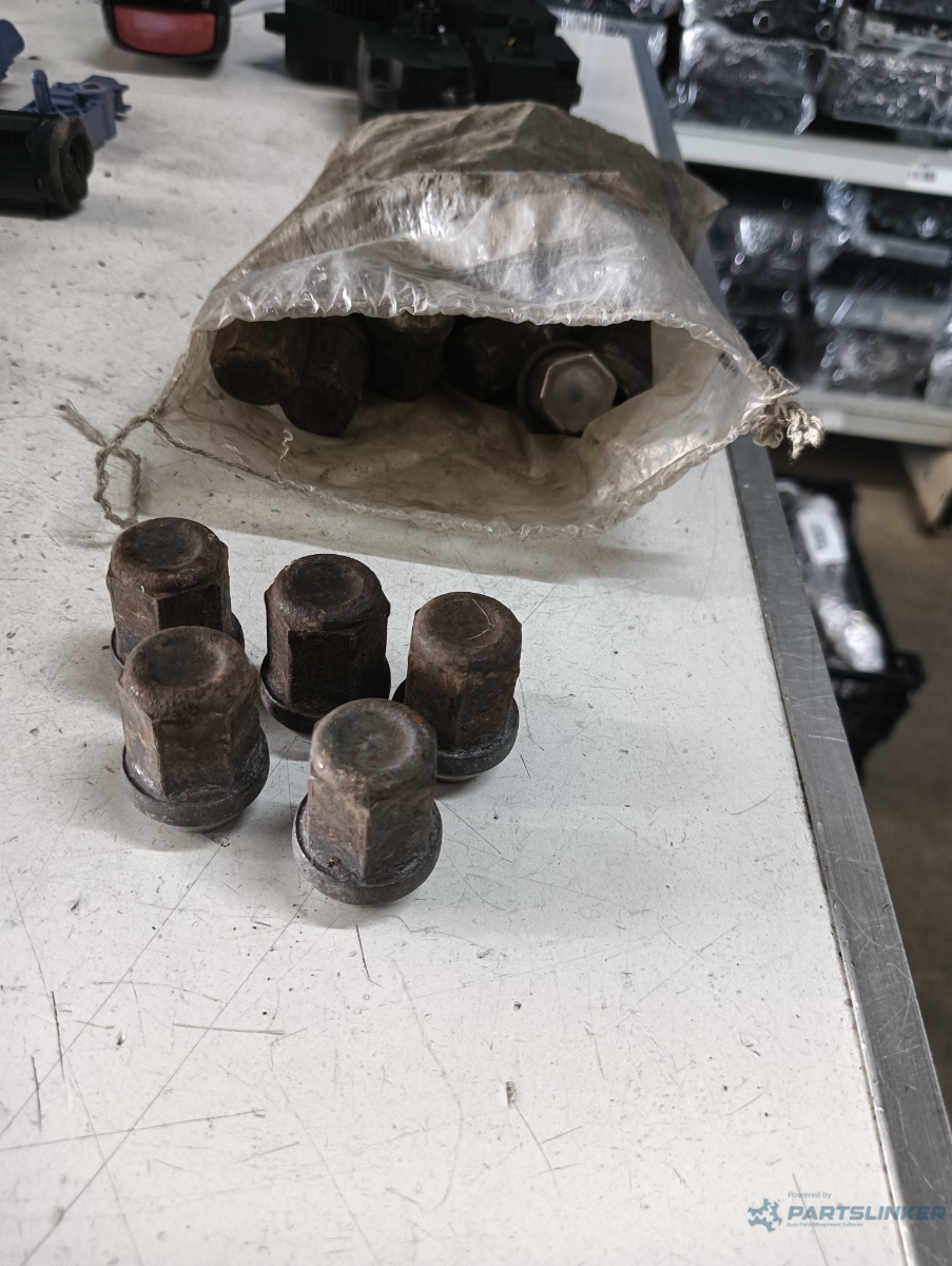 30 piulite Antifurt roti VOLVO V50 (MW, 545) [ 2003 - 2012 ] – foto 2
