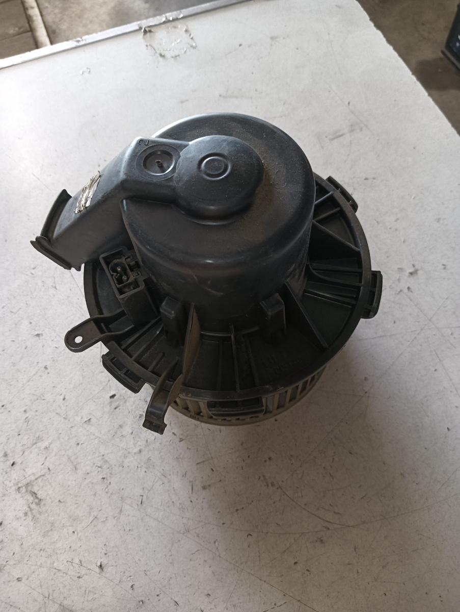 Aeroterma VOLKSWAGEN CRAFTER 30-50 Box (2E_) [ 2006 - 2016 ] TDI (BJK, CEBB) 80KW|109HP – foto 2