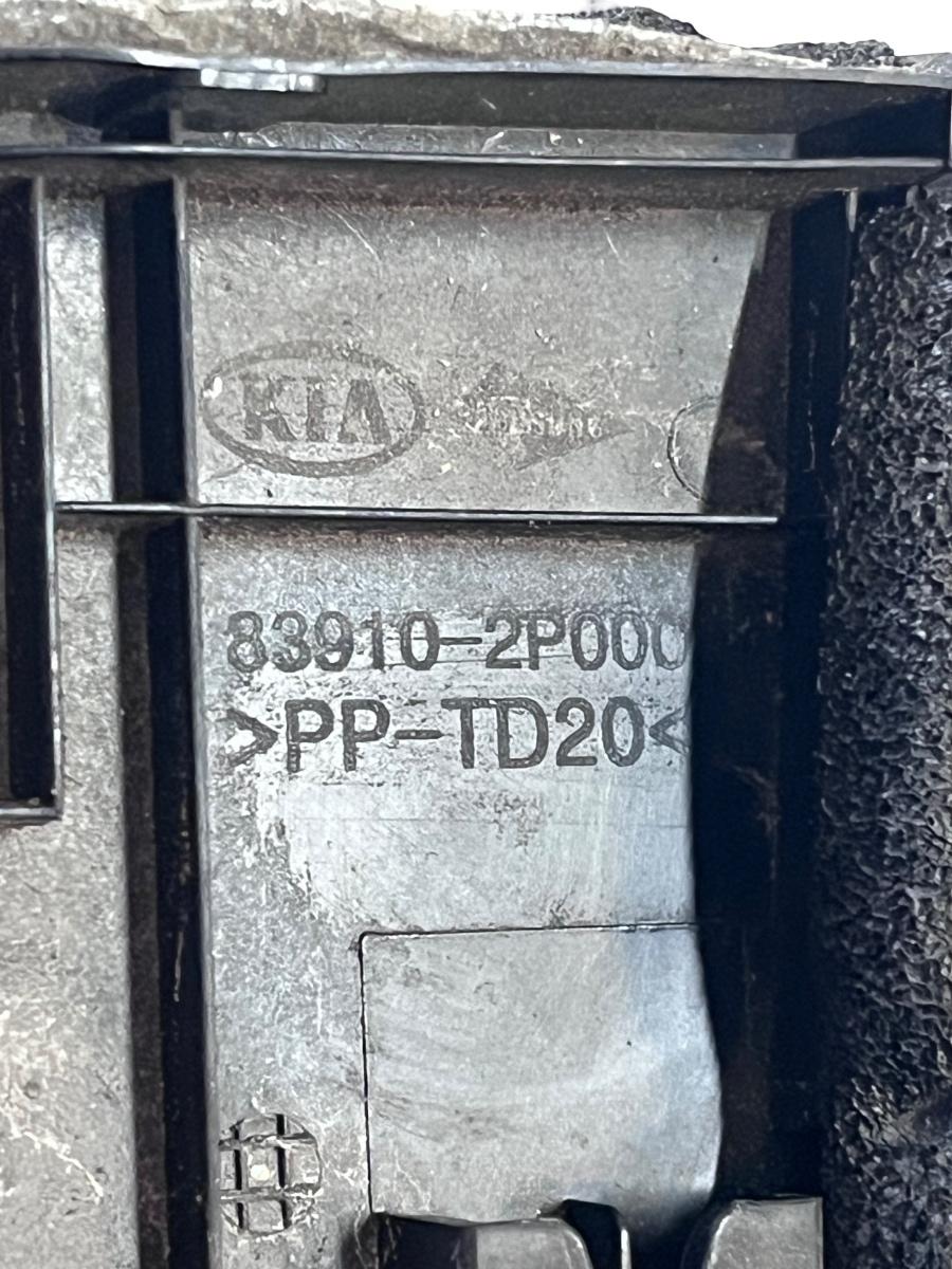 Alte ornamente portiera stanga spate KIA SORENTO II XM 2009 -> 83910-2P000 – foto 3