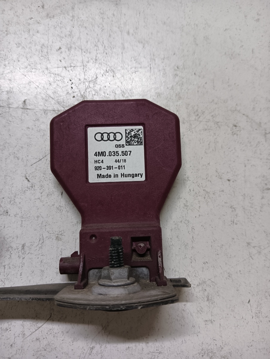 Amplificator antena  AUDI A6 C8, 4A2 2018 - > 2.0 40 TDI Mild Hybrid DFBA 4m0035507 – foto 2