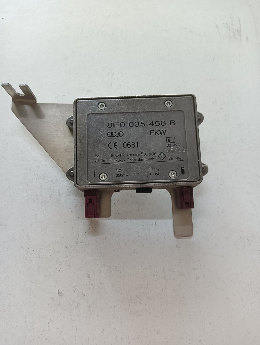 Amplificator antena  AUDI A8 II 4E2, 4E8 2002 - 2010 8e0035456b – foto 2