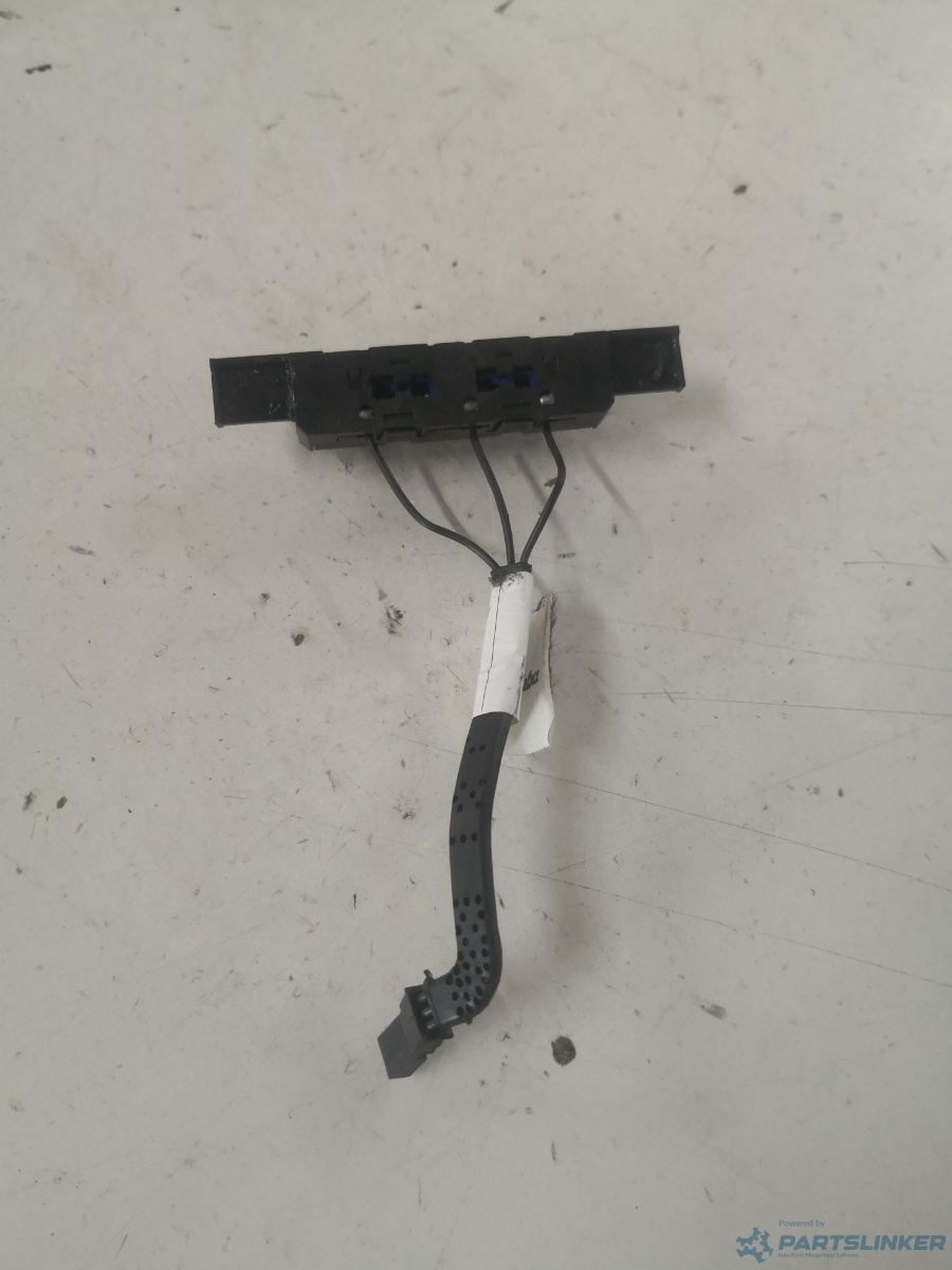 Amplificator antena MERCEDES-BENZ C-CLASS (W204) [ 2007 - 2014 ] OEM A2048270548