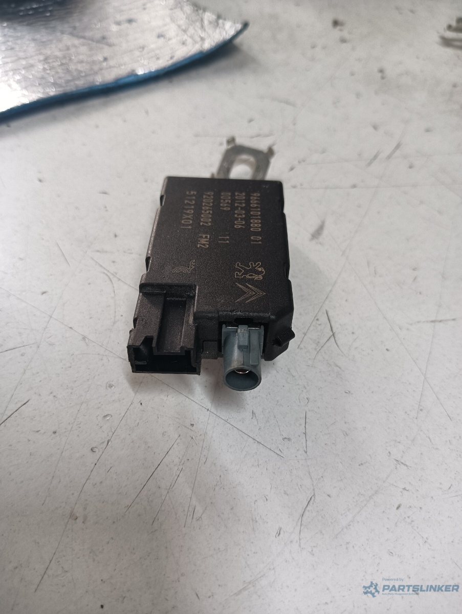 Amplificator antena  PEUGEOT 508 (8D_) [ 2010 - > ] HDi Hybrid4 AWC (RHC (DW10CTED4)) 120KW|163HP OEM 9666101880 – foto 2