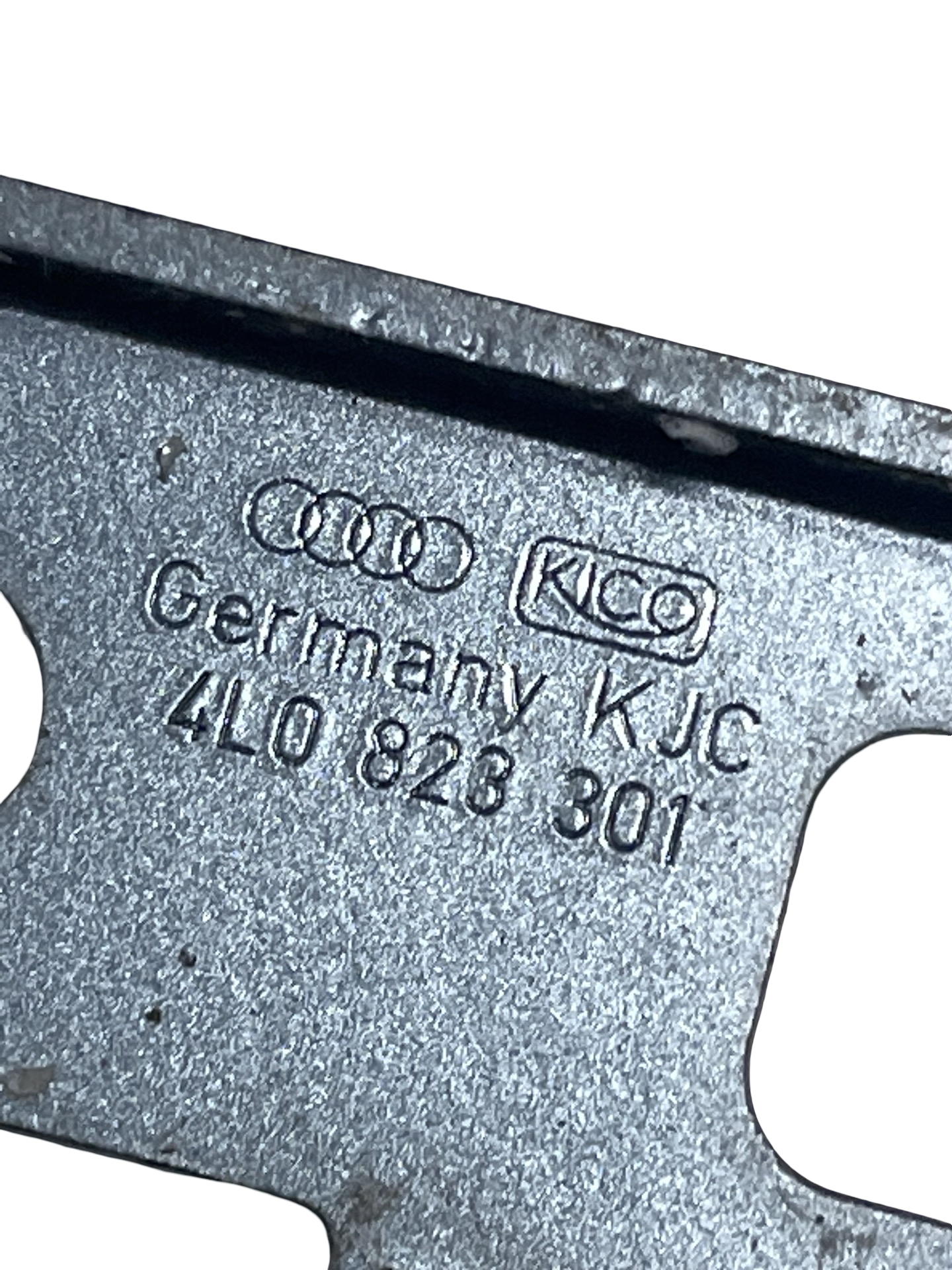 Balamale Capota Audi Q7 1 2005–2015 - cod: 4L0823301 – foto 2