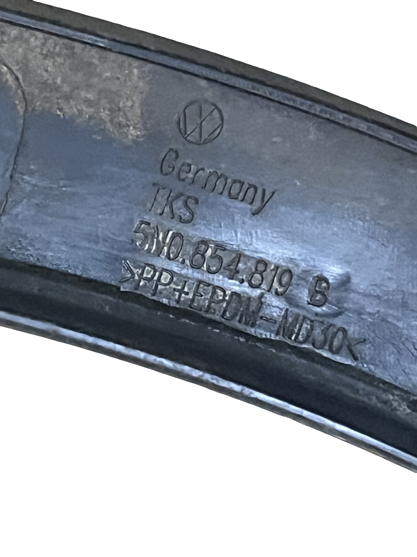 Bandou stânga spate Volkswagen Tiguan 1 2007–2016 - cod: 5N0854819B 3 CLEME RUPTE ! – foto 3