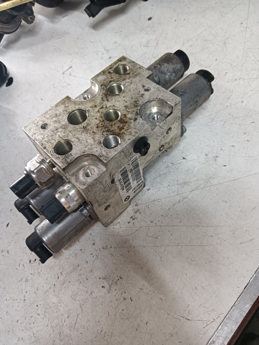Bloc valve suspensie pneumatica  BMW X5 II (E70) [ 2006 - 2013 ] OEM 6782737 – foto 3