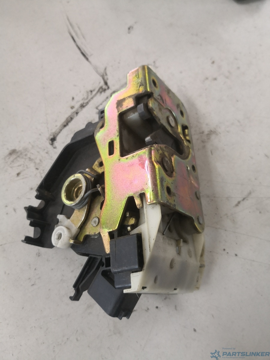 Broasca usa dreapta fata FORD FOCUS III Turnier [ 2010 - > ], FORD FOCUS III Saloon (BM) [ 2010 - > ] OEM 484071a – foto 2