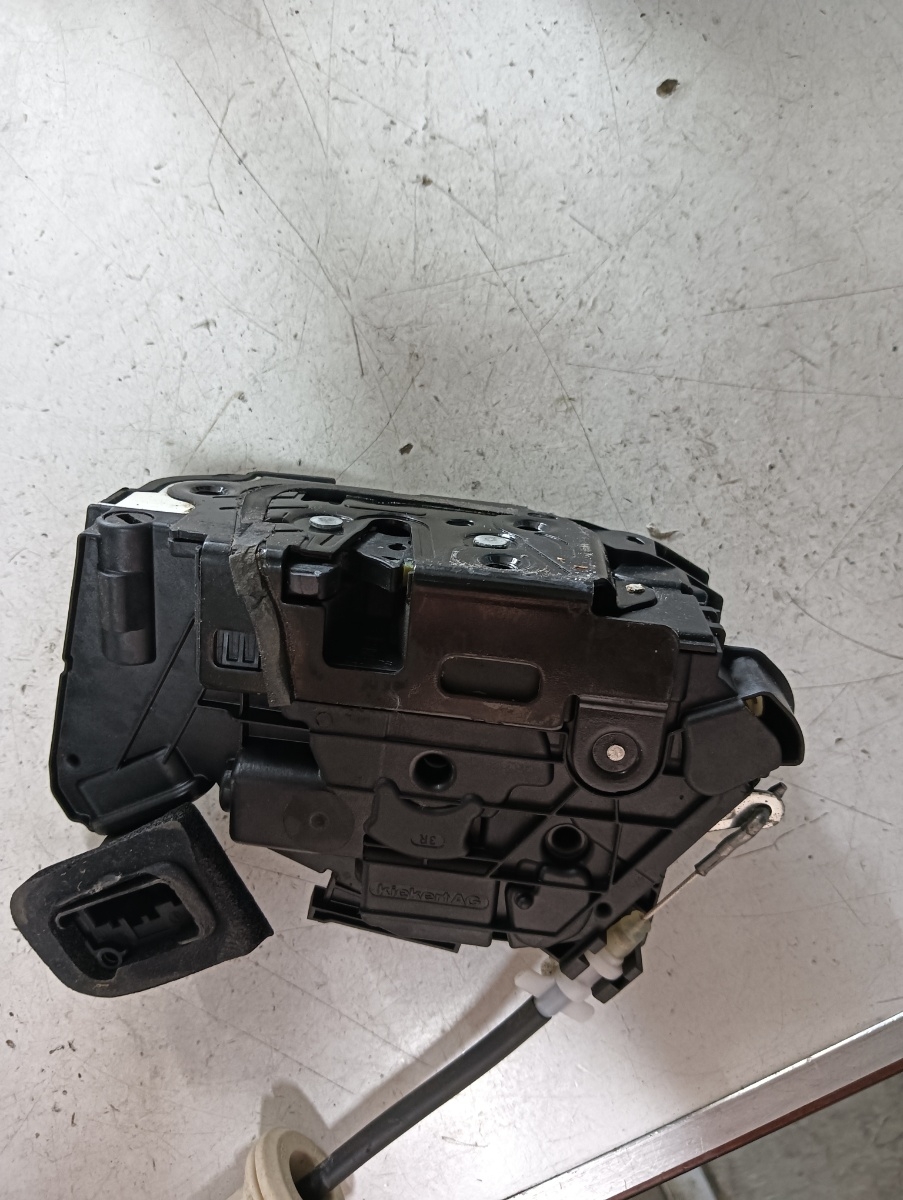 Broasca usa dreapta fata VOLKSWAGEN GOLF VI (5K1) [ 2008 - 2013 ] OEM 5k1837016b – foto 2