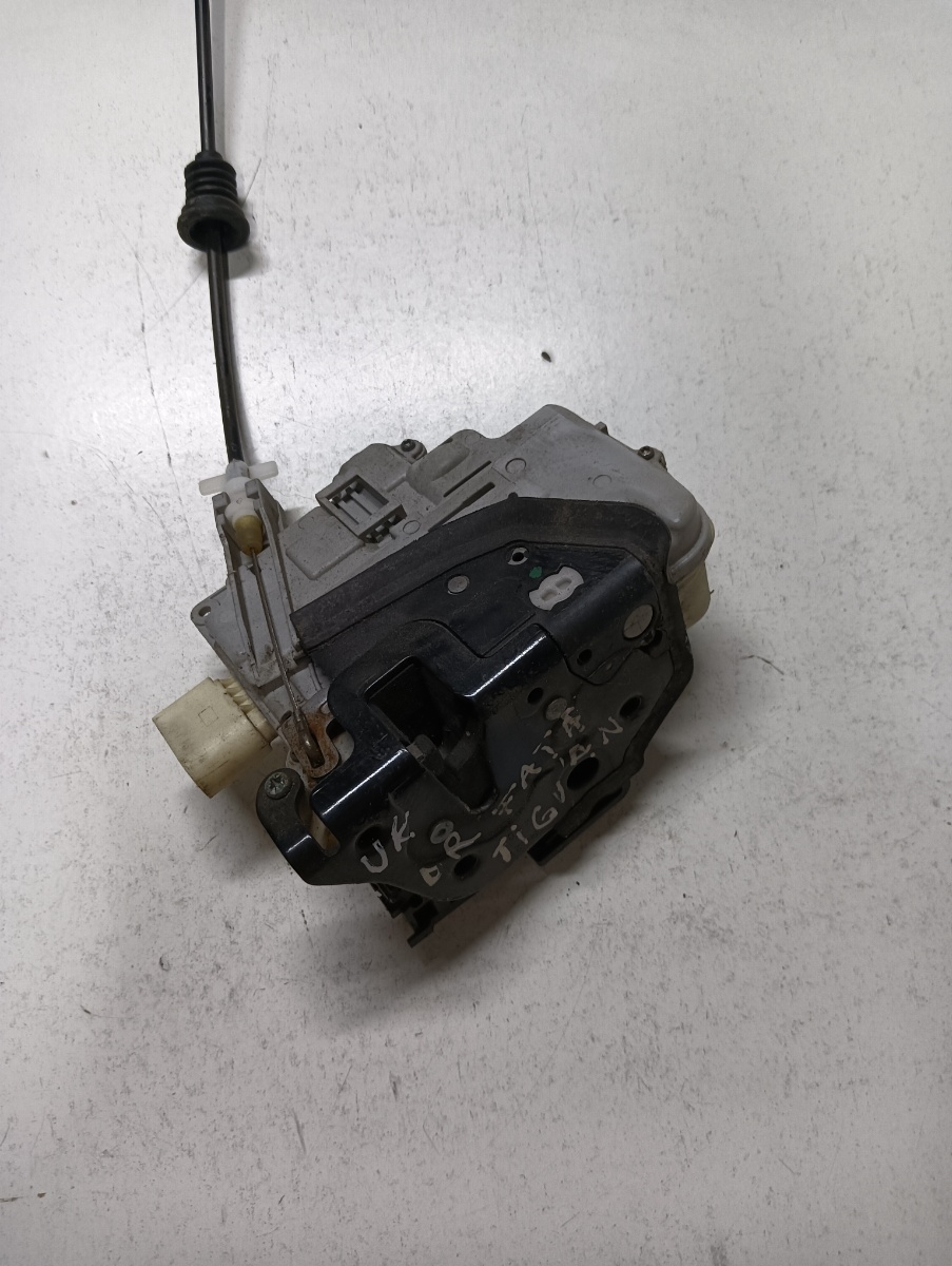 Broasca usa dreapta fata VOLKSWAGEN TIGUAN 5N_ 2007 - > 3c2837016a