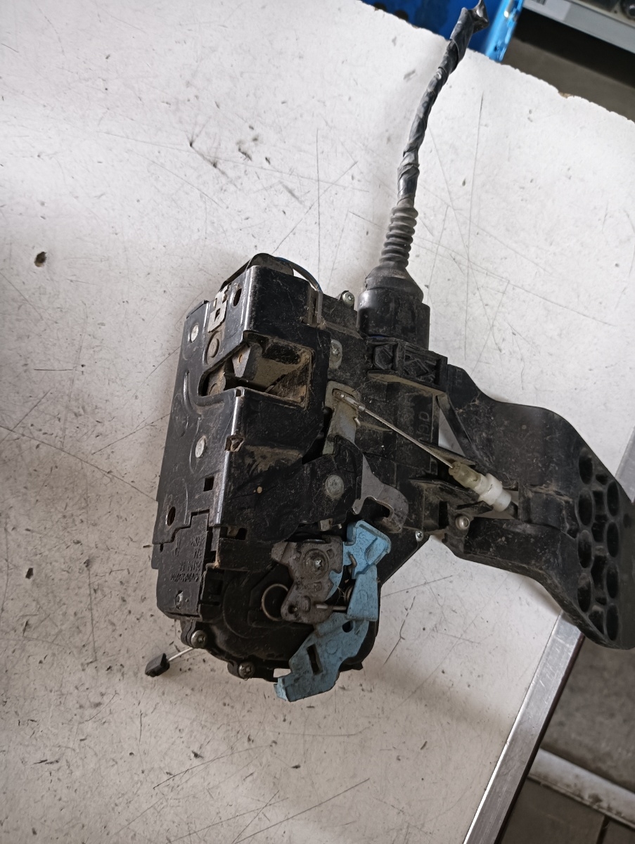 Broasca usa dreapta fata VOLKSWAGEN TOUAREG (7LA, 7L6, 7L7) [ 2002 - 2013 ] OEM 3d1837016ac – foto 2