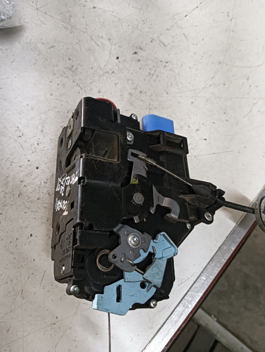 Broasca usa dreapta fata VOLKSWAGEN TOURAN (5T1) [ 2015 - > ] OEM 3d2837016s