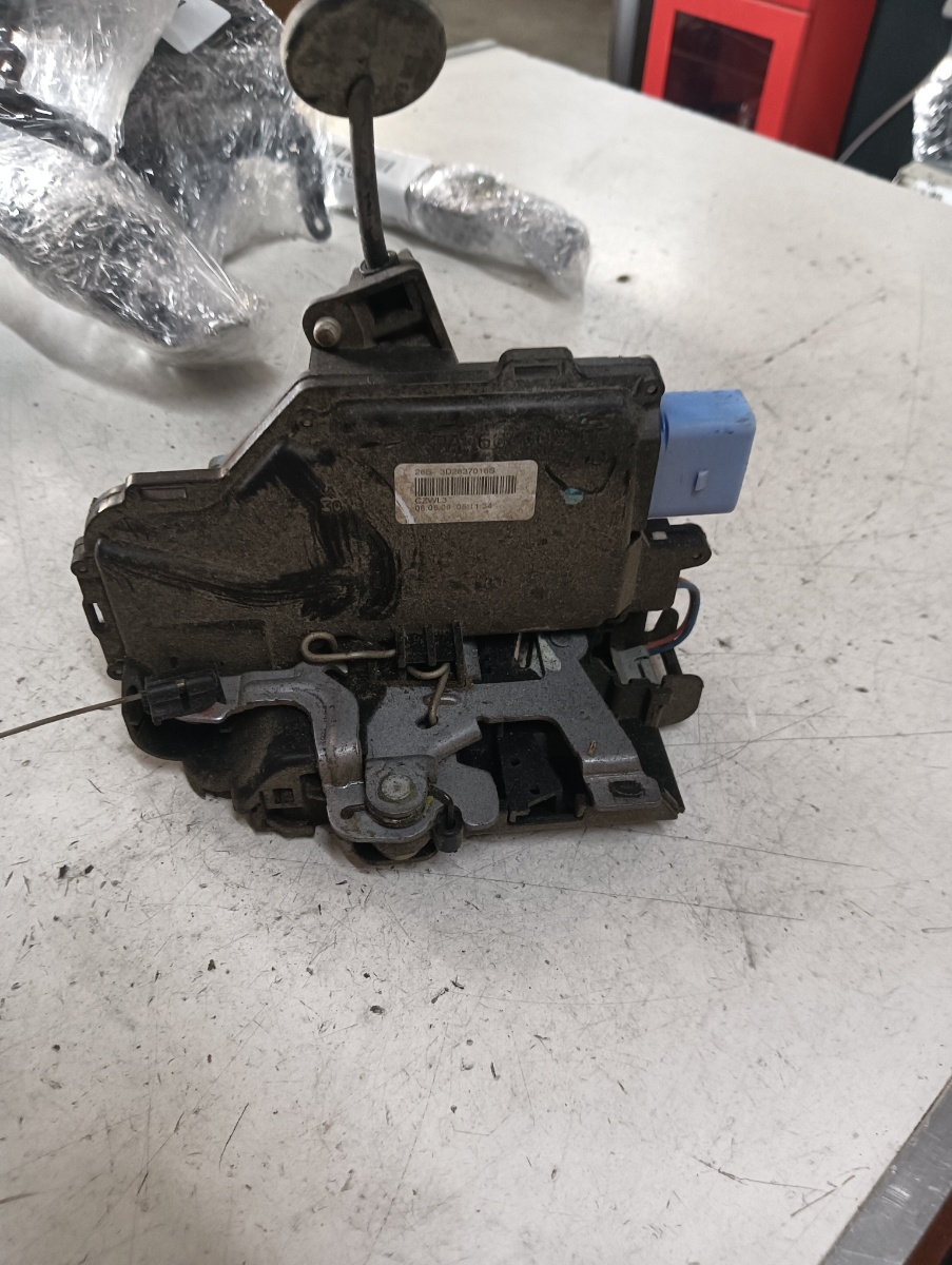 Broasca usa dreapta fata VOLKSWAGEN TOURAN (5T1) [ 2015 - > ] OEM 3d2837016s – foto 2