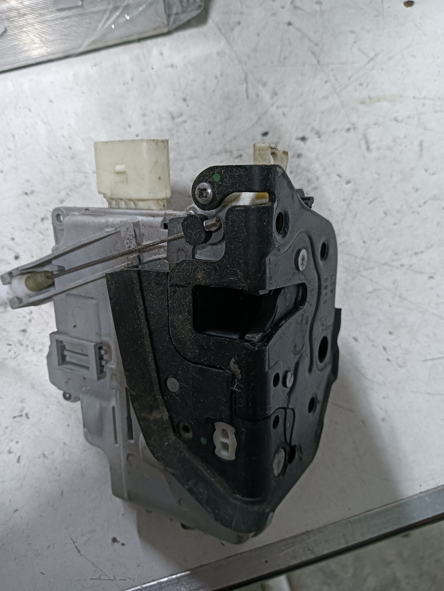Broasca usa stanga fata AUDI A6/S6 III Saloon (4F2, C6) [ 2004 - 2011 ] OEM 4f1837015e – foto 2