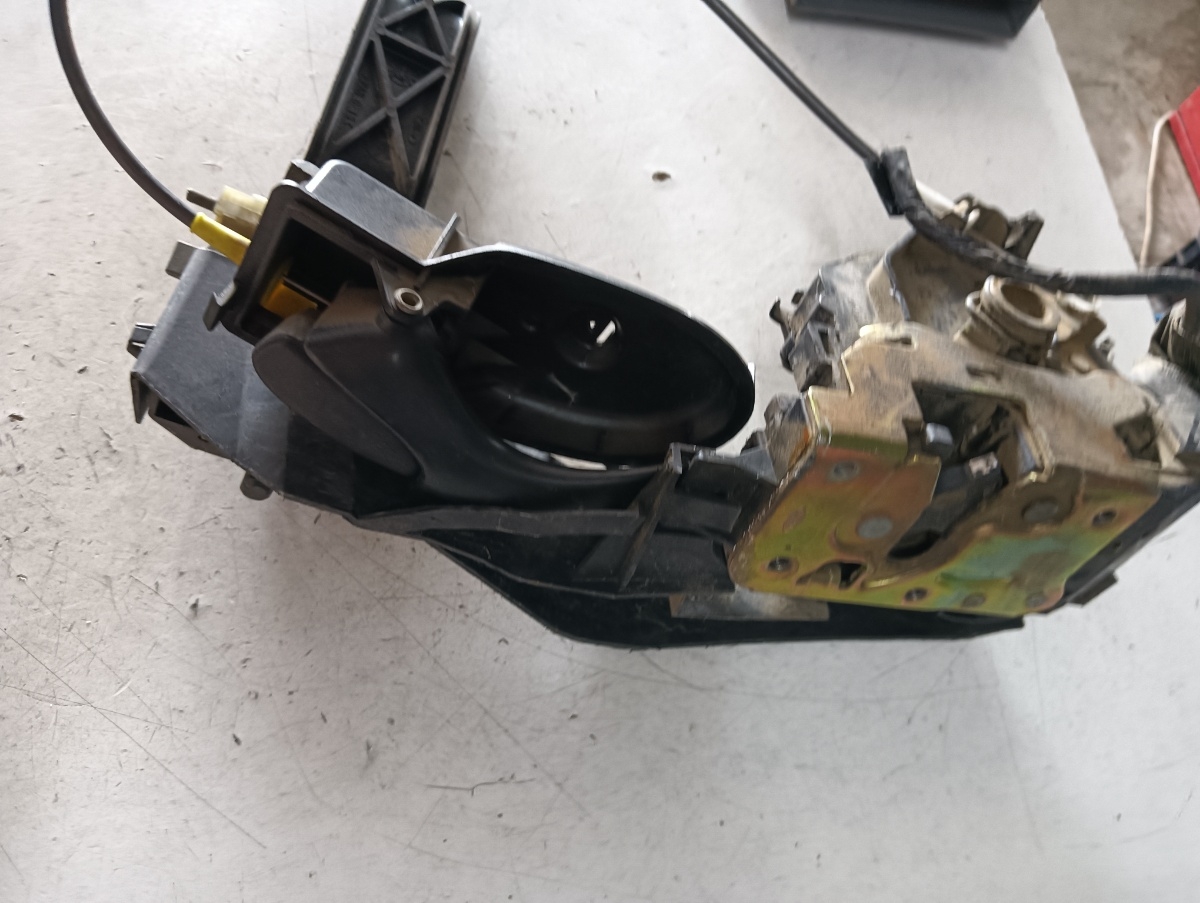Broasca usa stanga fata FORD FOCUS Hatchback  (DAW, DBW) [ 1998 - 2007 ] – foto 2