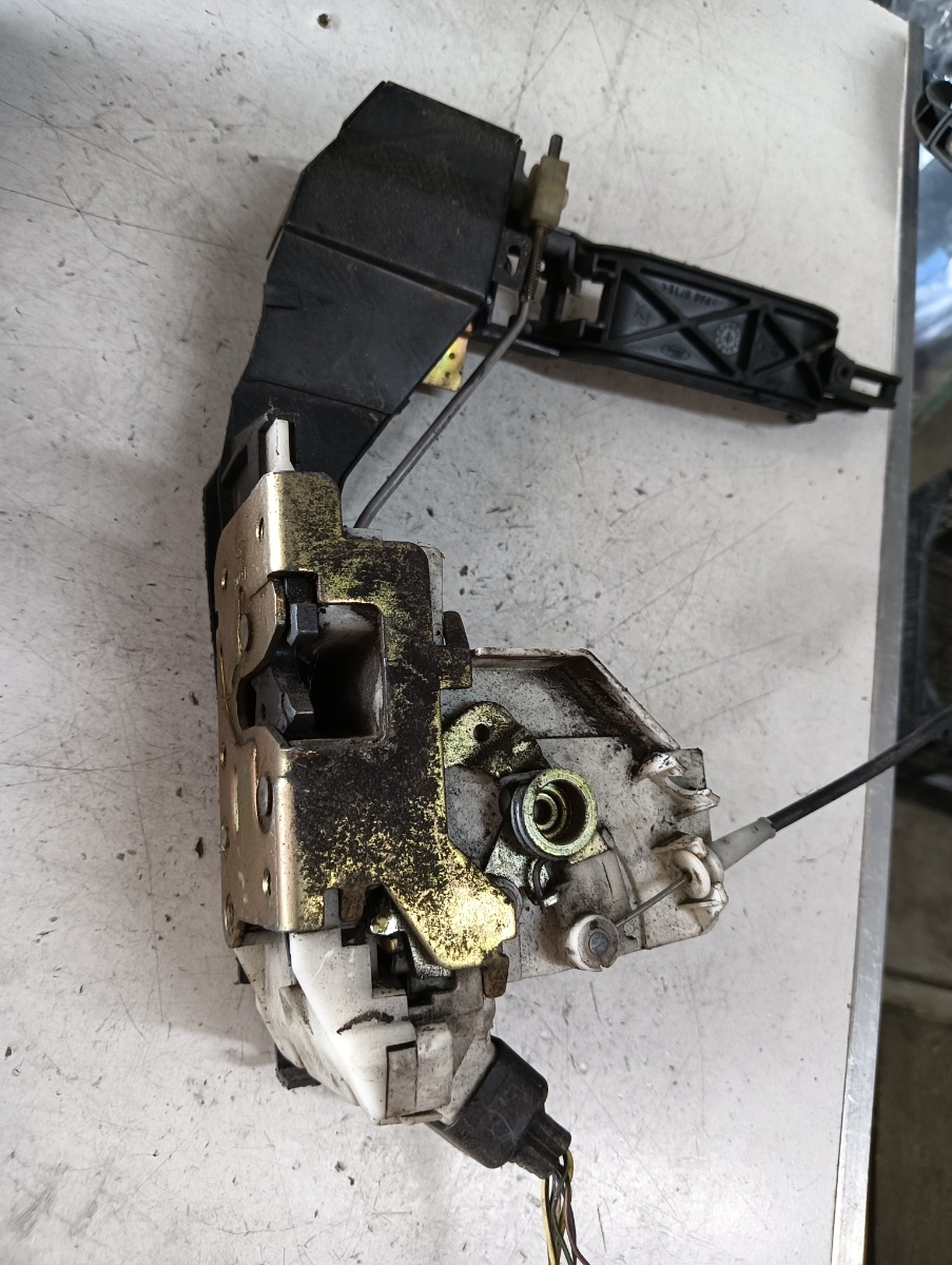 Broasca usa stanga fata FORD FOCUS Hatchback  (DAW, DBW) [ 1998 - 2007 ] – foto 2