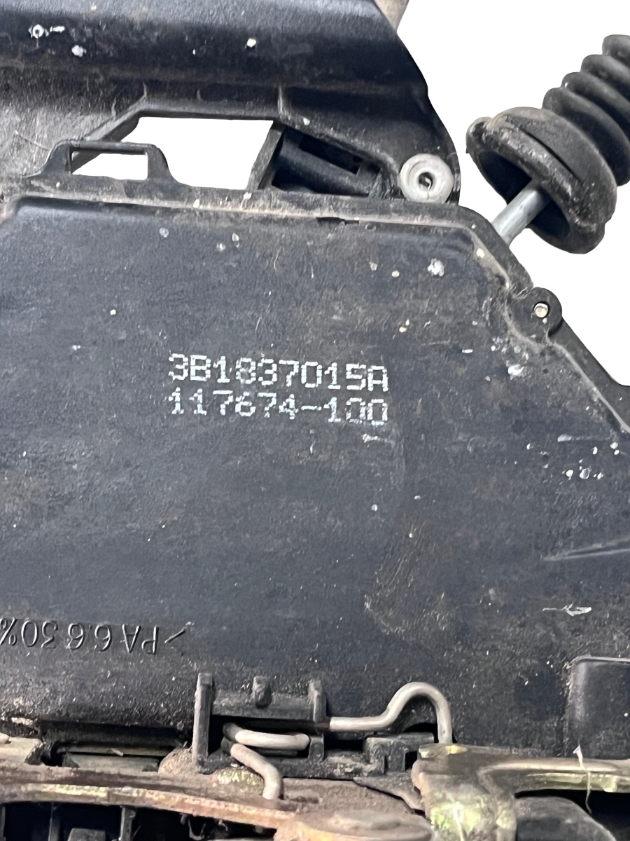 Broasca usa stanga fata VOLKSWAGEN PASSAT 3B3 2000 - 2005 3B1837015A – foto 4