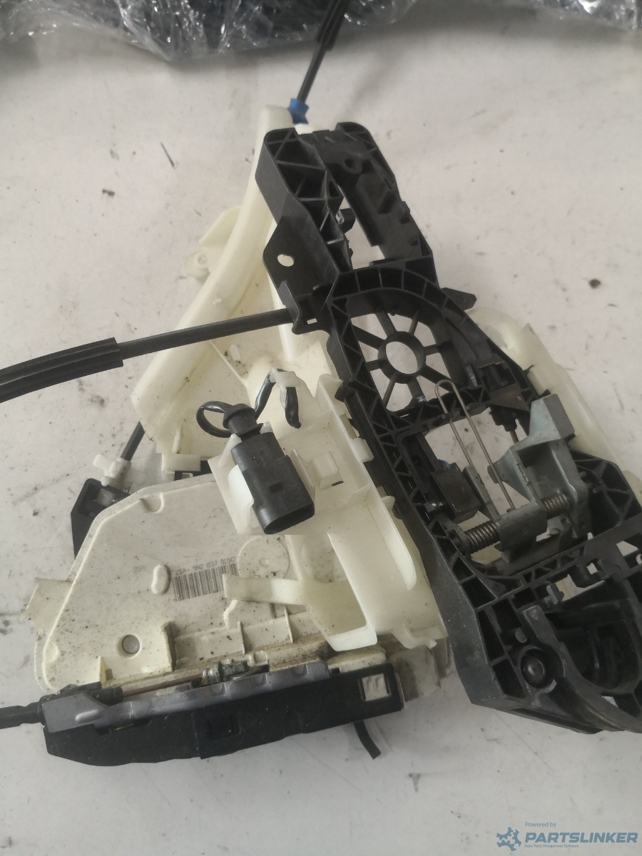 Broasca usa stanga fata VOLKSWAGEN PASSAT CC (357) [ 2008 - 2012 ] OEM 5n2837015c