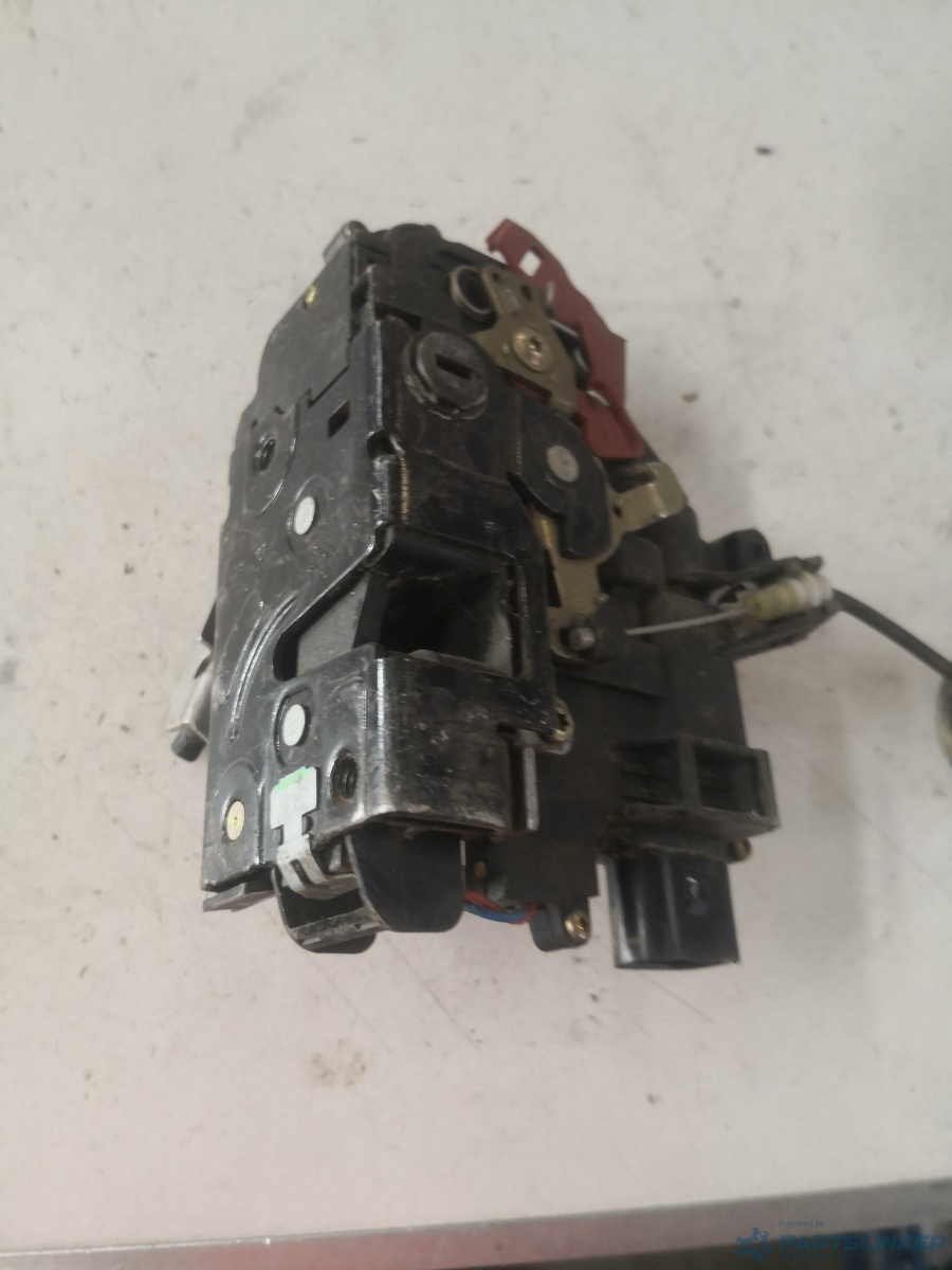 Broasca usa stanga spate AUDI A4 II (8E2, B6) [ 2000 - 2005 ] OEM 8e0839015c – foto 2
