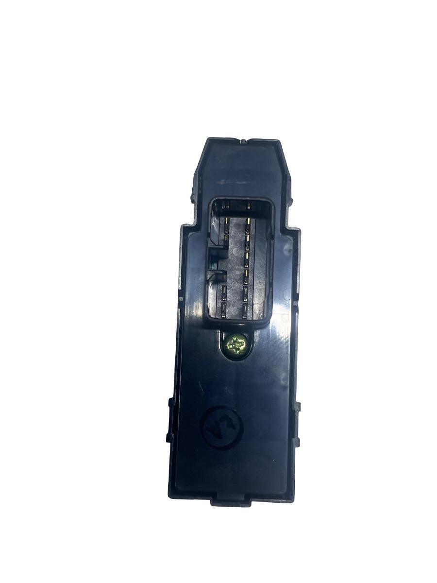 Butoan geam electric dreapta spate HYUNDAI ix35 LM, EL, ELH 2009 -> 383521-1310 – foto 2