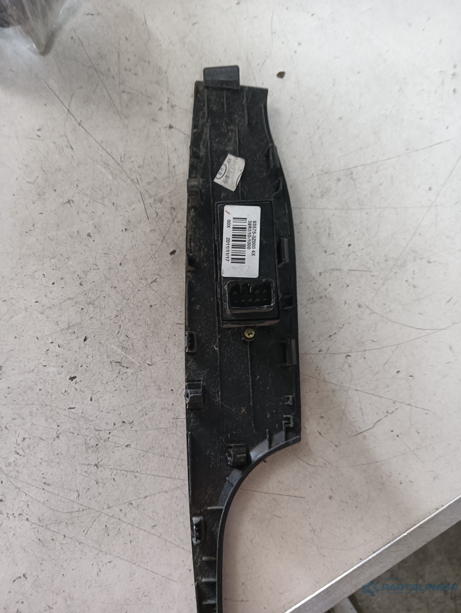 Butoane geamuri electrice dreapta fata HYUNDAI i40 (VF) [ 2012 - > ] OEM 935753z000 – foto 2