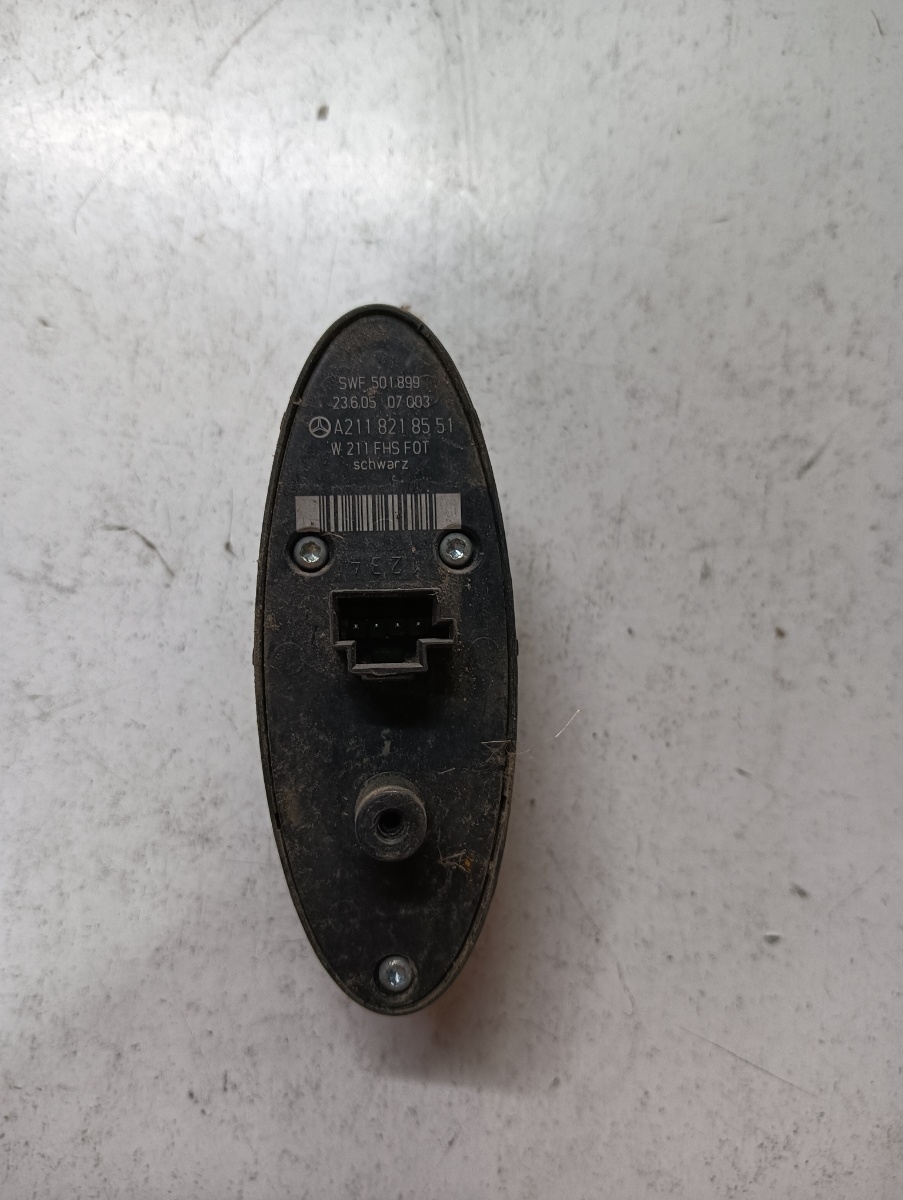 Butoane geamuri electrice dreapta fata MERCEDES-BENZ E-CLASS W211 2002 - 2009 2118218551 – foto 2