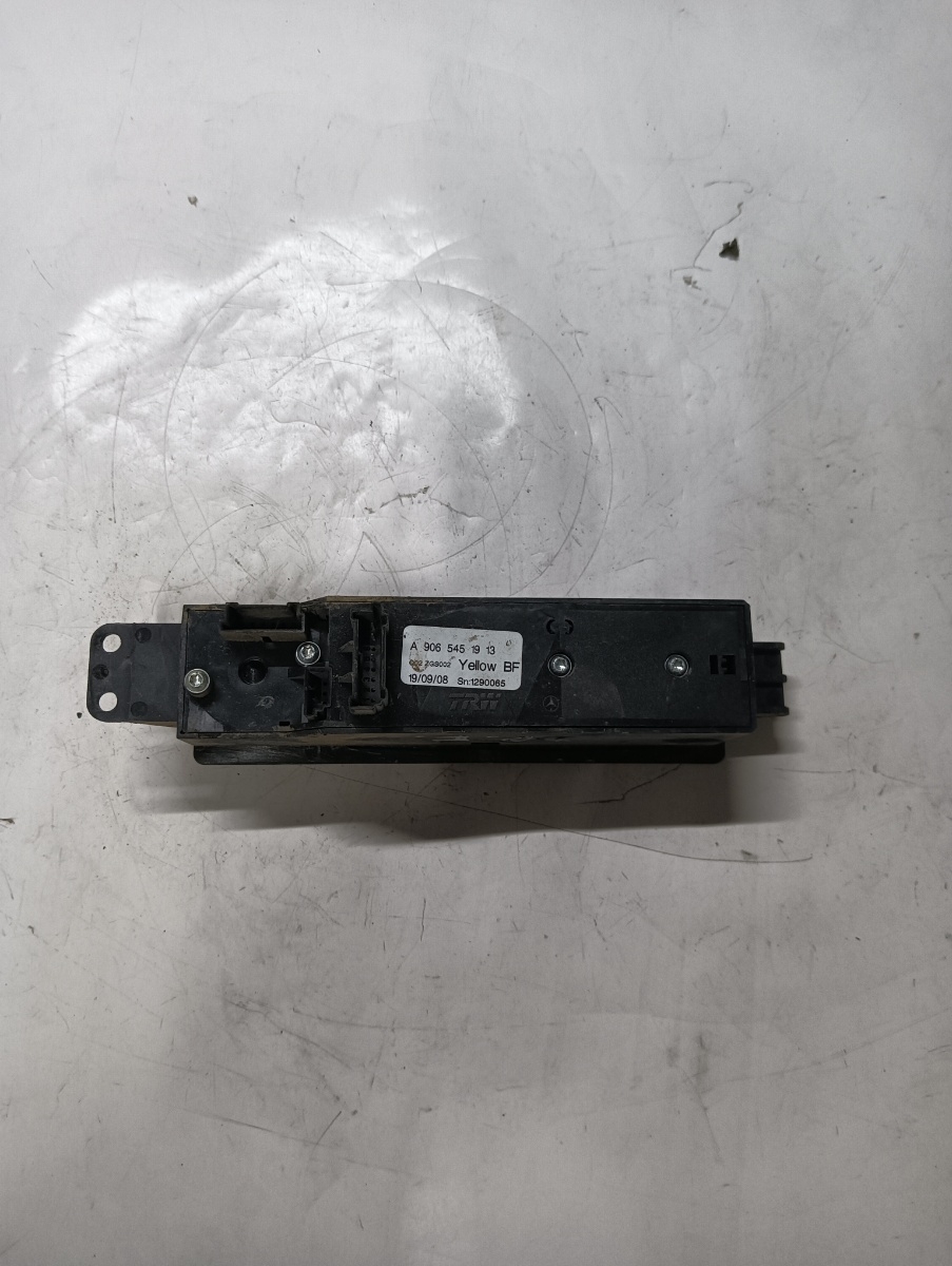 Butoane geamuri electrice dreapta fata MERCEDES-BENZ SPRINTER 3,5-t Box 906 2006 - > A9065451913 – foto 2