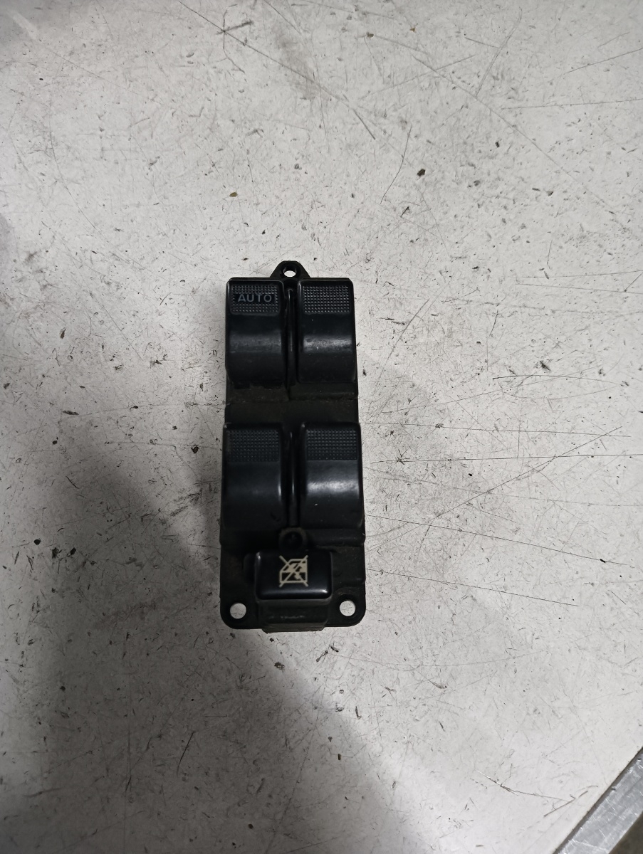 Butoane geamuri electrice stanga fata MAZDA  6 2005>