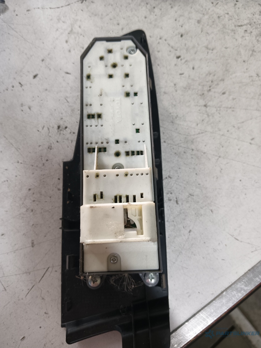 Butoane geamuri electrice stanga fata TOYOTA COROLLA 1.3 i 2015 – foto 2
