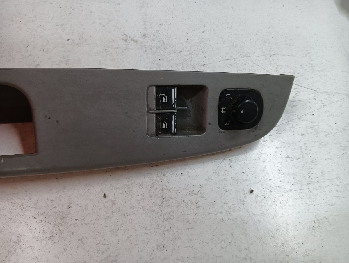 Butoane geamuri electrice stanga fata VOLKSWAGEN GOLF V 1K1 2003 - 2009 – foto 2