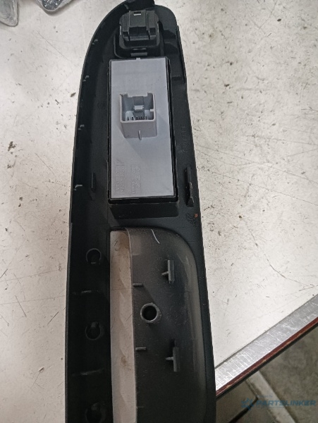 Butoane geamuri electrice stanga fata VOLKSWAGEN PASSAT (3C2) [ 2005 - 2010 ] – foto 2