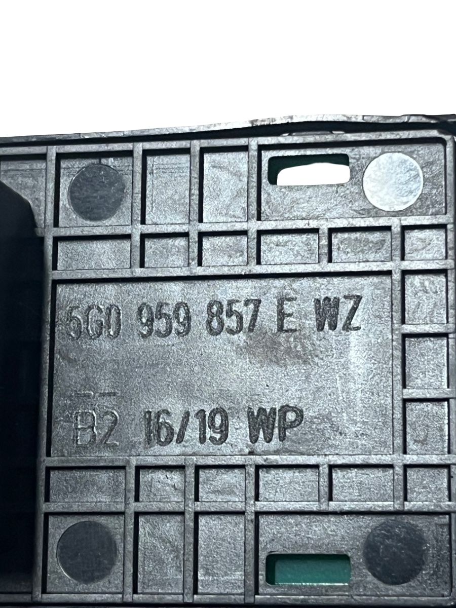 Butoane geamuri electrice stanga fata VOLKSWAGEN Tiguan II Facelift R LINE  [ 2020 - 2024 ] 5G0959857E – foto 3