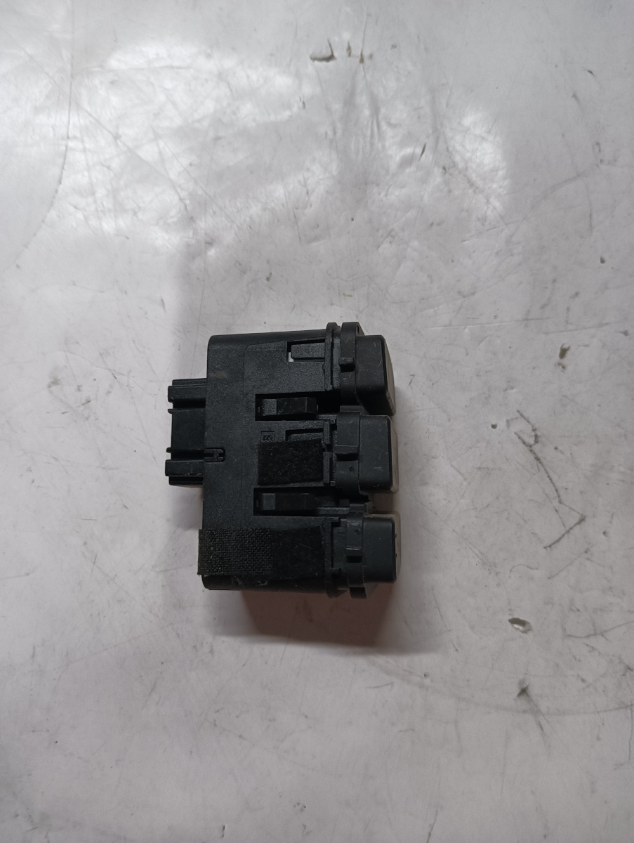 Buton avarie/incalzire scaun VOLKSWAGEN UP 121, 122, BL1, BL2 2011 - > – foto 2