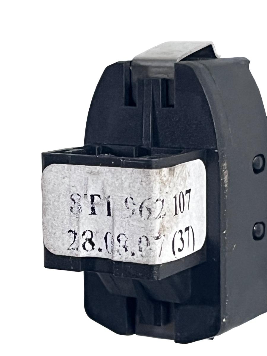Buton blocare / deblocare portiere stanga fata AUDI A5/S5 8T3 Coupe 2007 - 2017 8T1962107 – foto 3