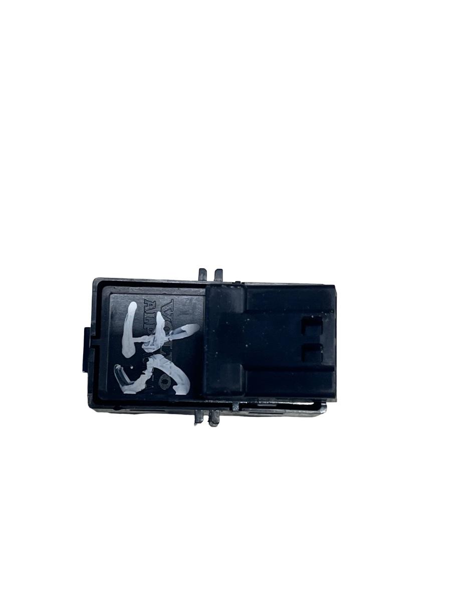 Buton blocare portiere stanga fata VOLVO V70 135 2013 -> 31318987 – foto 2