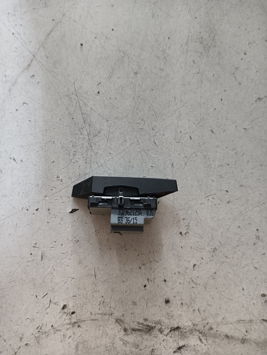 Buton blocare usi VOLKSWAGEN PASSAT 3G2 2014 - > 3g0962125a – foto 2