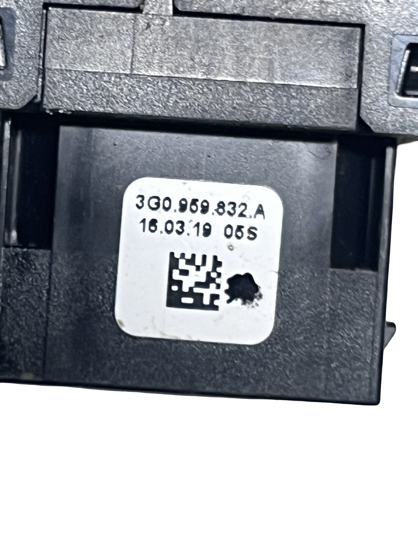 Buton deschidere Haion Volkswagen Tiguan Allspace 2016–2024 - cod: 3G0959832A – foto 3