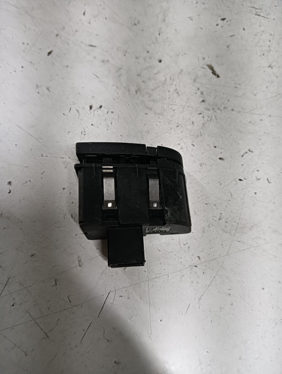 Buton deschidere torpedou AUDI A6/S6 III Saloon (4F2, C6) [ 2004 - 2011 ] – foto 2