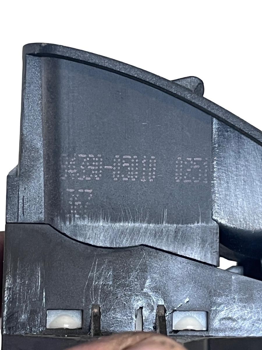 Buton frana de mana TOYOTA AVENSIS Saloon _T27_ 2008 -> 84390-05010 – foto 3