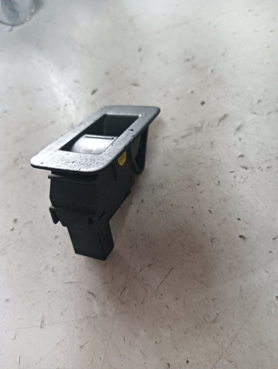 Buton geam electric dreapta fata VOLKSWAGEN TOUAREG (7LA, 7L6, 7L7) [ 2002 - 2013 ] – foto 2