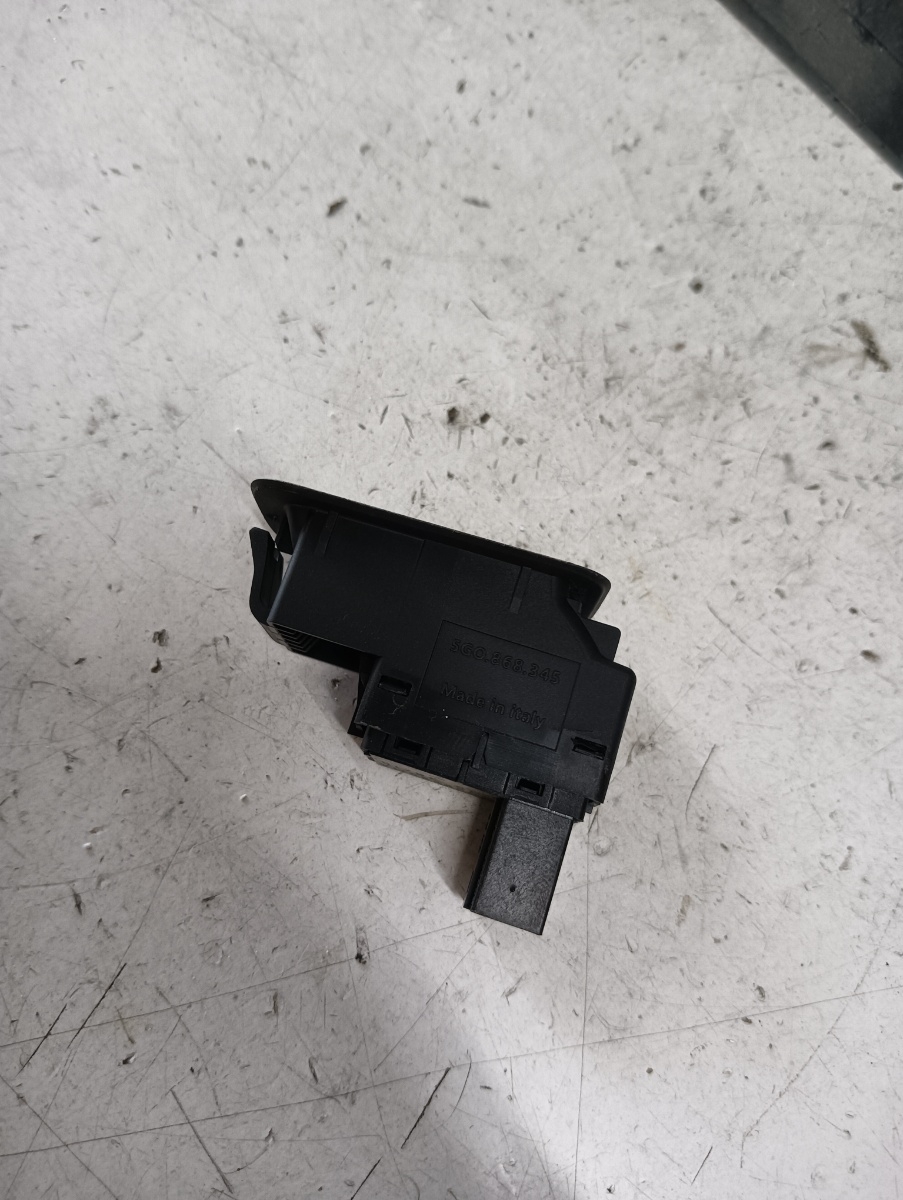Buton geamuri electrice dreapta spate VOLKSWAGEN PASSAT 3G2 2014 -> 5g0868345 – foto 2