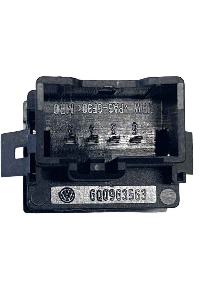 Buton incalzire scaun VOLKSWAGEN POLO 9N_ 2001 - 2012 6Q0963563 – foto 2