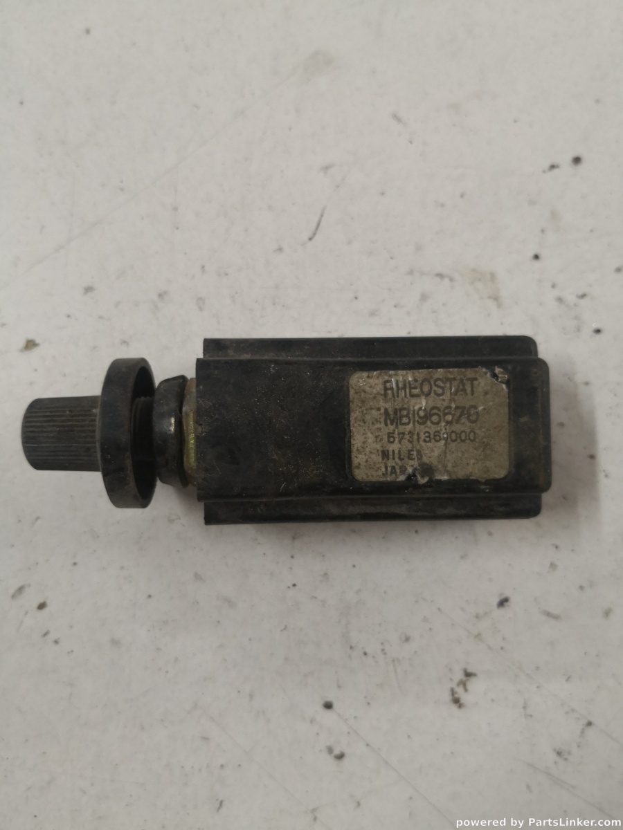 Buton reglaj faruri MITSUBISHI PAJERO II (V3_W, V2_W, V4_W) [ 1990 - 2001 ] OEM Mb96670