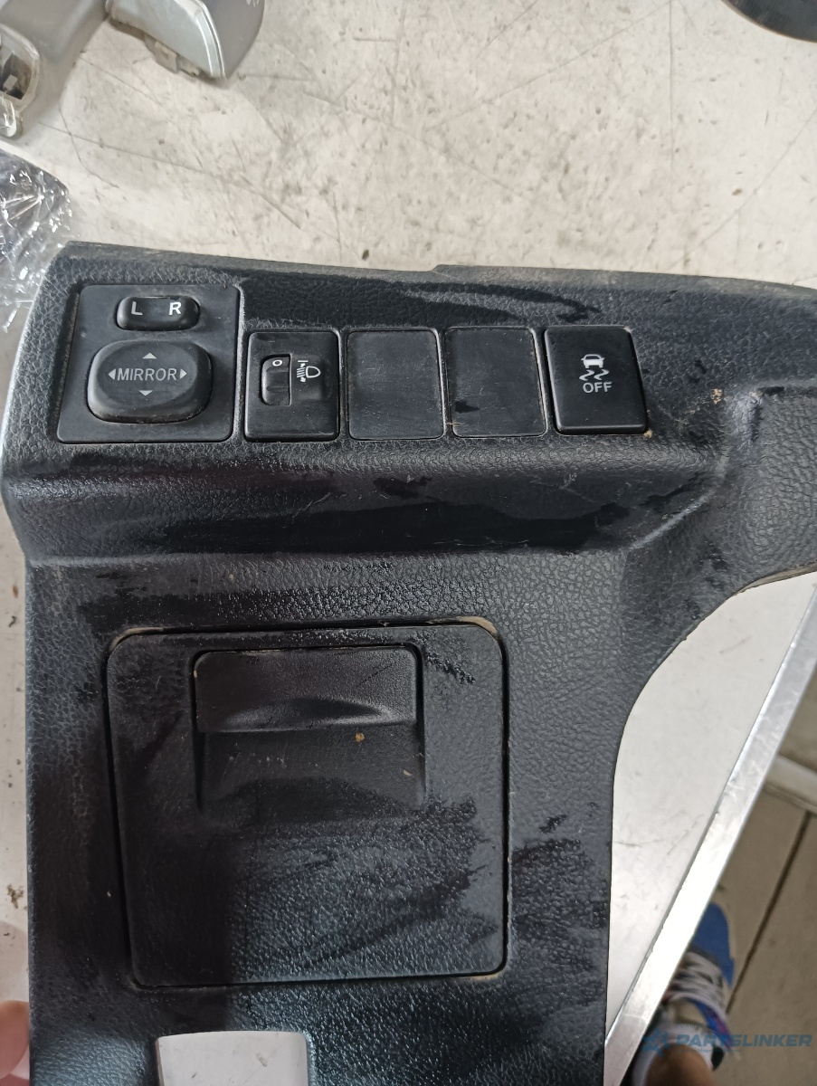 Buton reglaj oglinzi TOYOTA COROLLA 1.3 i 2015 – foto 2