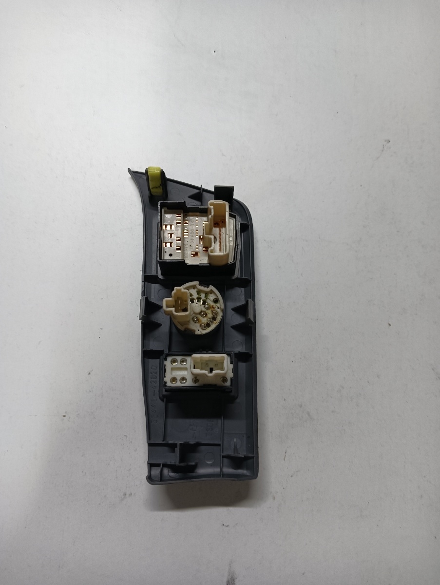 Buton reglaj oglinzi  TOYOTA RAV 4 II _A2_ 2000 - 2005 – foto 2
