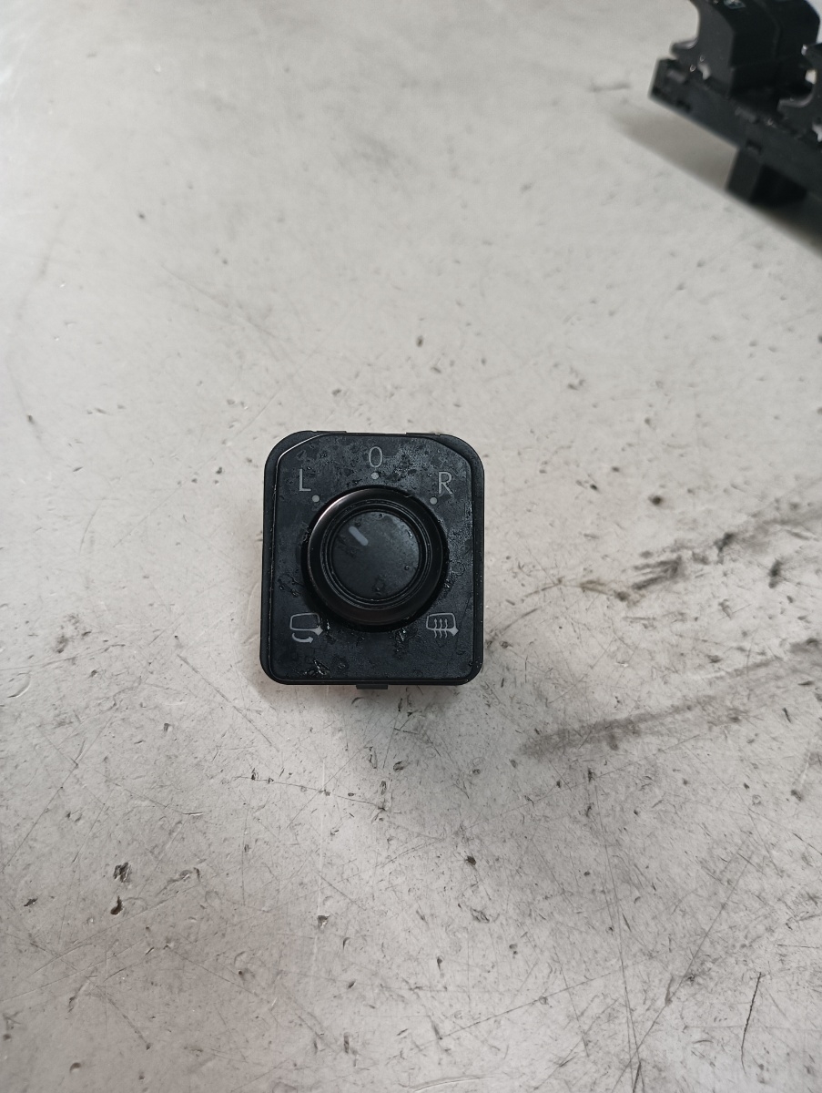 Buton reglaj oglinzi VOLKSWAGEN PASSAT 3G2 2014 - > 3g0959565b