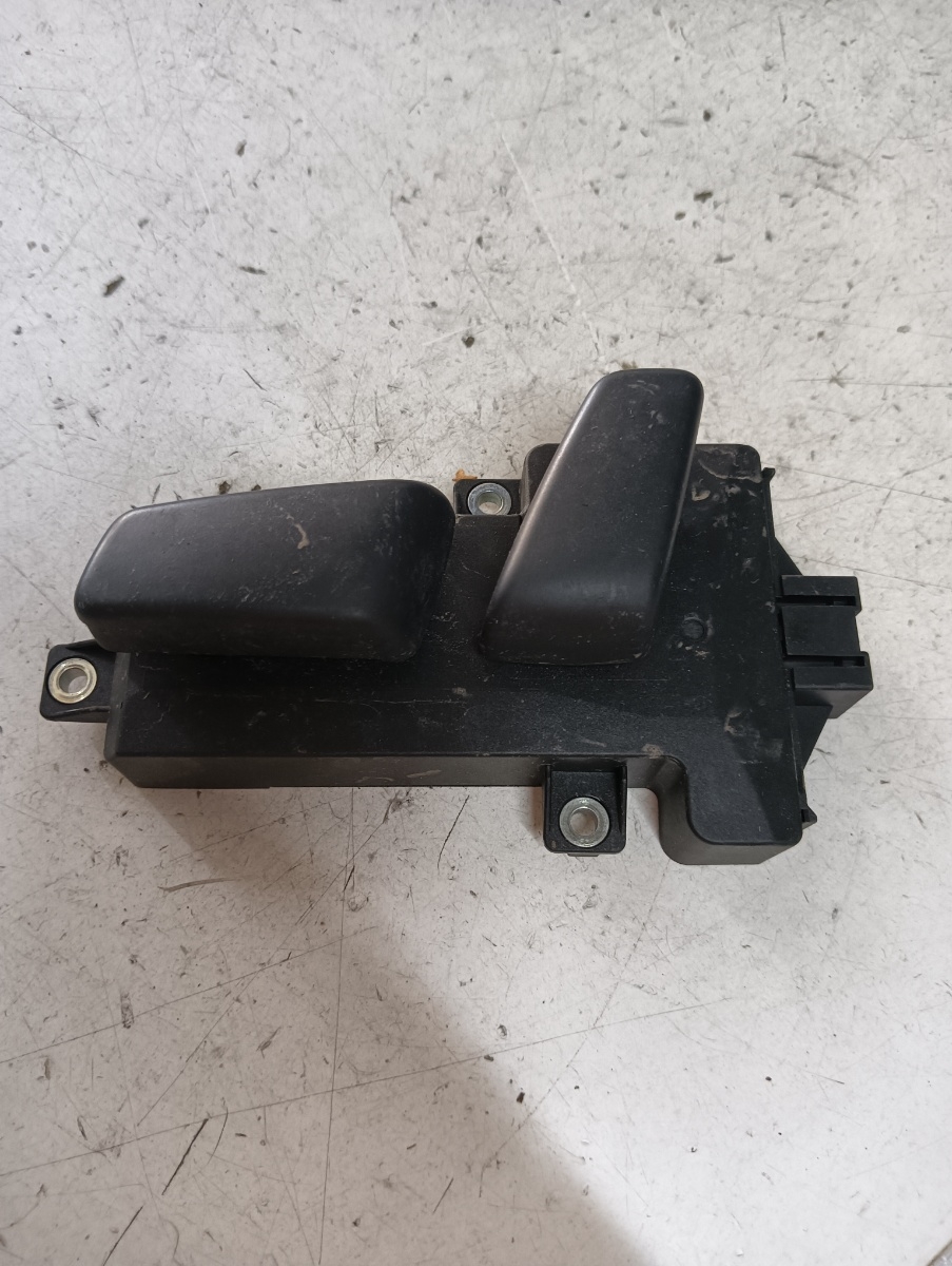 Buton reglaj scaun stanga fata AUDI A8 III (4H2, 4H8, 4HC, 4HL) [ 2009 - 2018 ] OEM 8k0959747