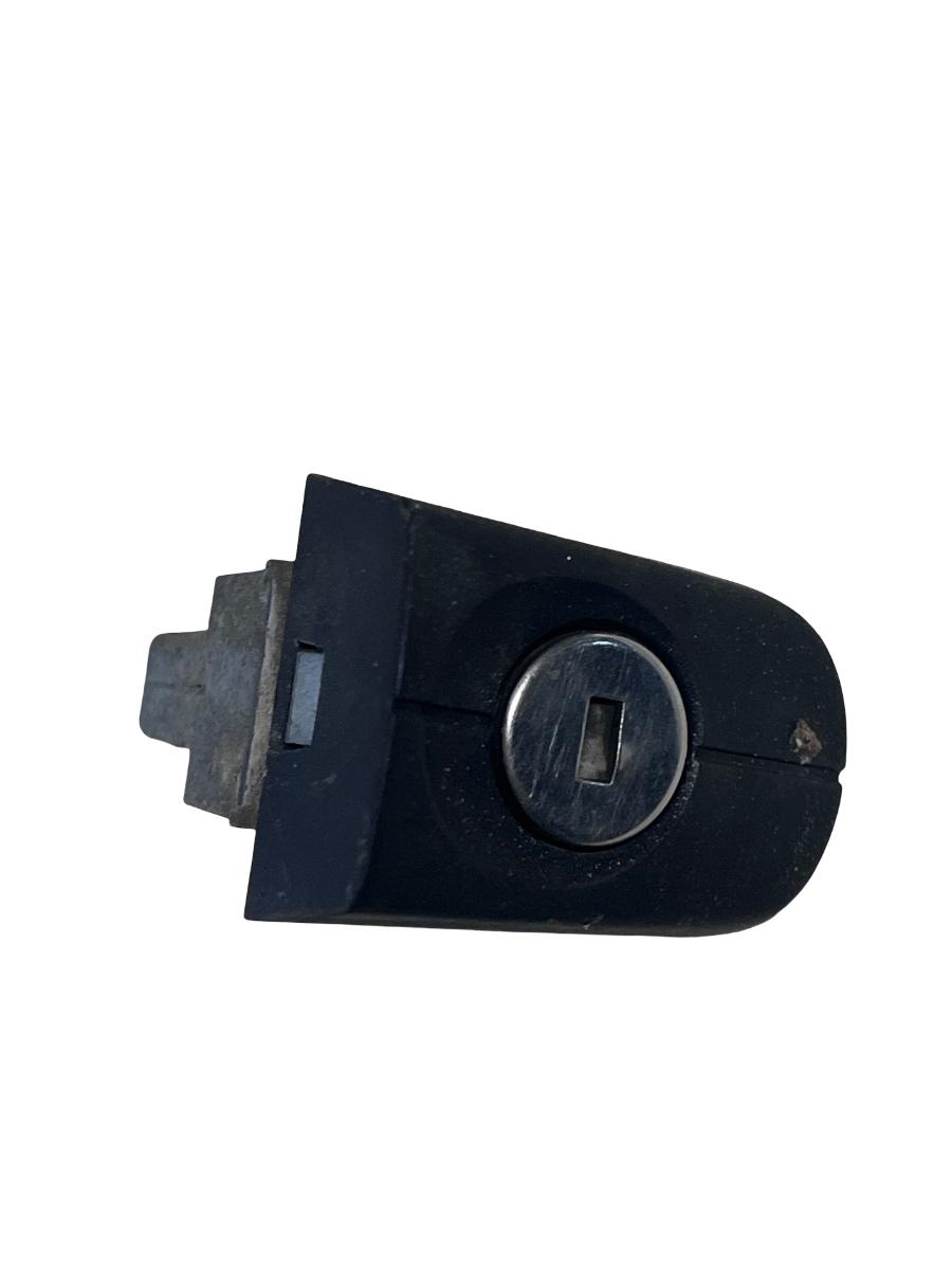 Butuc usa FARA CHEIE stanga fata FORD TRANSIT CONNECT Box 2013 ->
