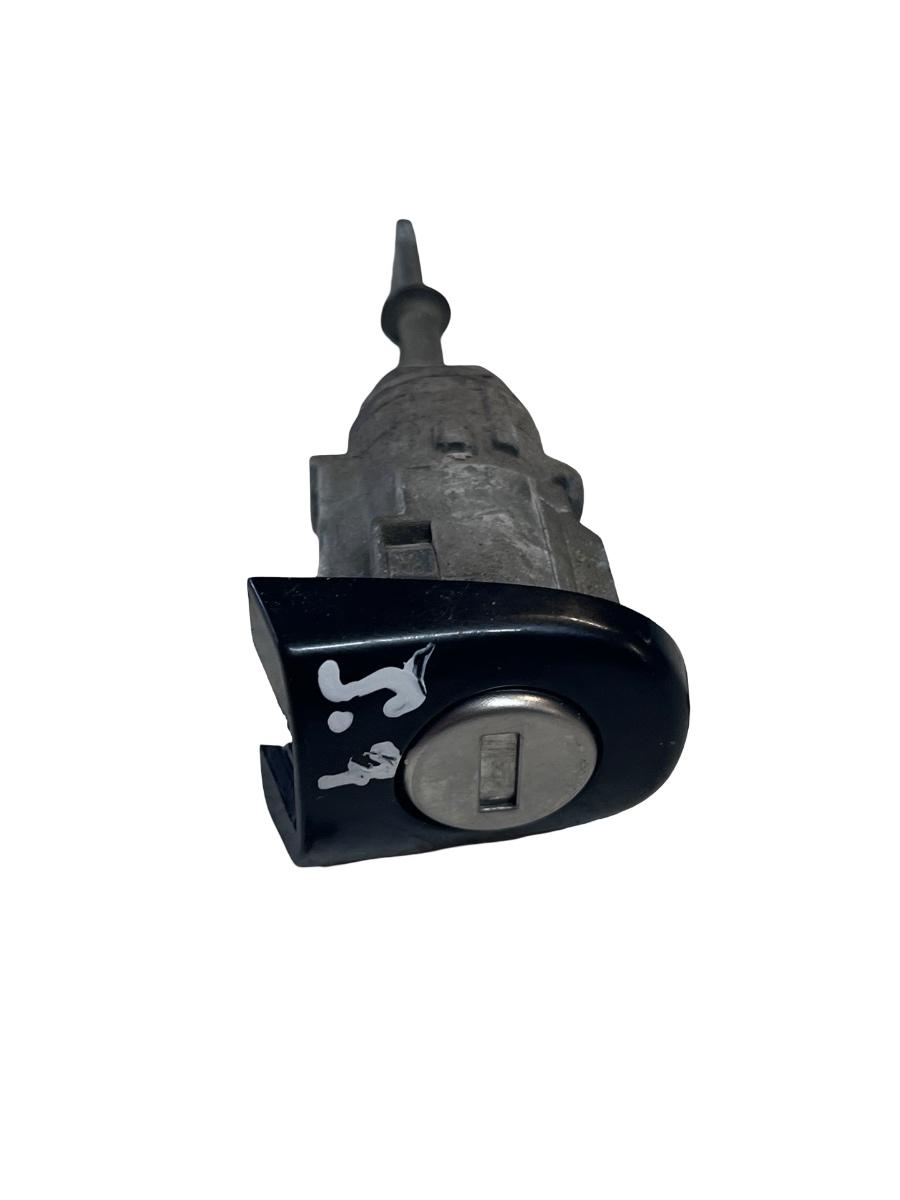 Butuc usa FARA CHEIE stanga fata VOLKSWAGEN GOLF IV 1J1 1997 - 2007