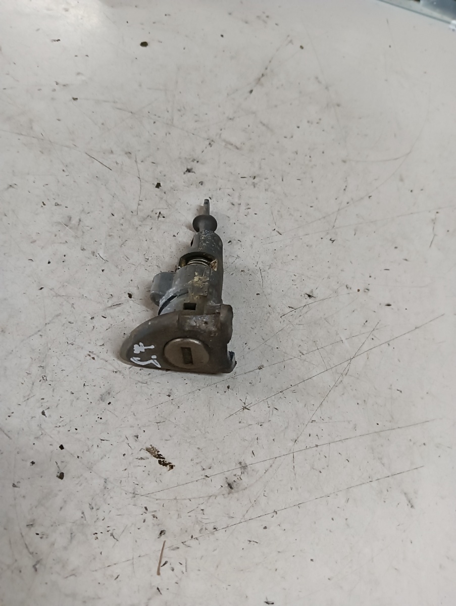 Butuc usa stanga fata FARA CHEIE VOLKSWAGEN PASSAT (3C2) [ 2005 - 2010 ] – foto 2