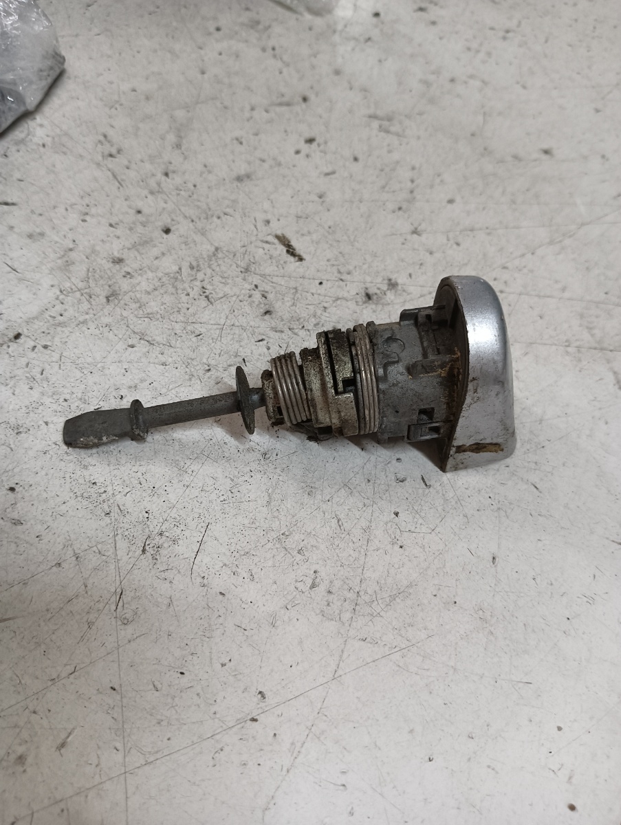 Butuc usa stanga fata VOLKSWAGEN TOURAN (1T1, 1T2) [ 2003 - 2010 ] – foto 2